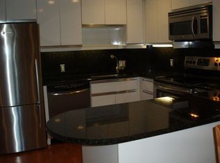 102 Shearwater Ct E APT 33, Jersey City, NJ 07305