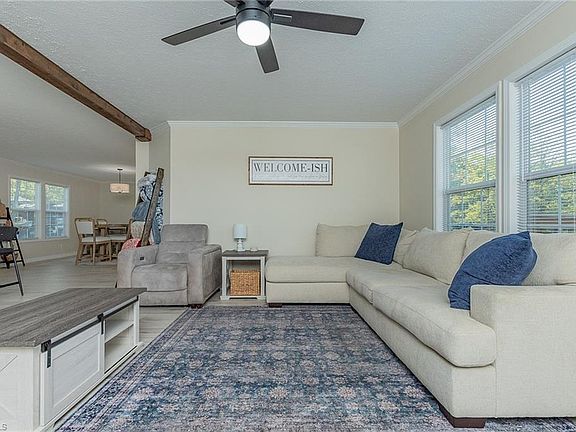 4th image of 396 Regina Dr