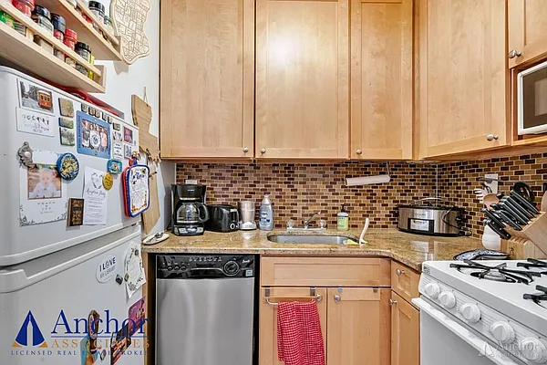 Rented by Anchor Associates | media 15