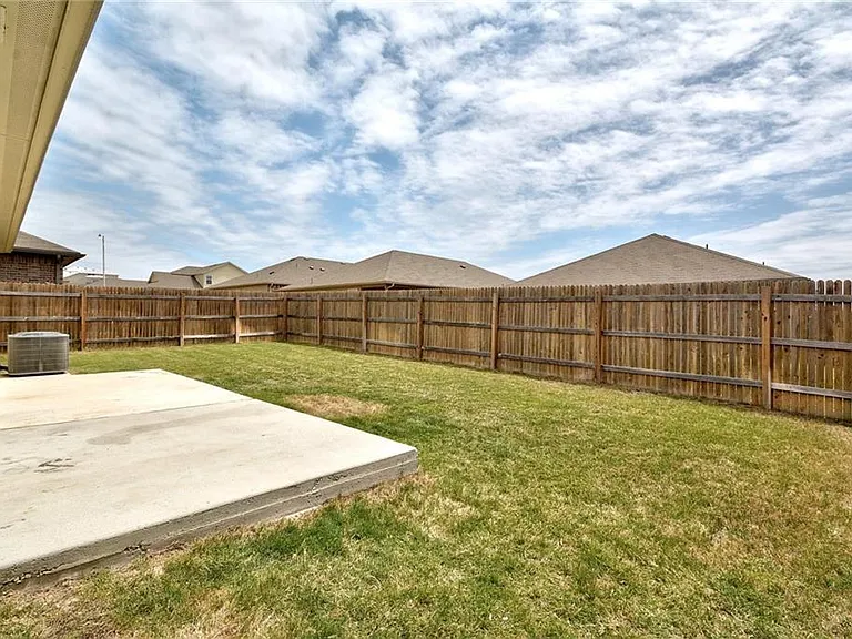 5817 Roderick Dr — Photo 29