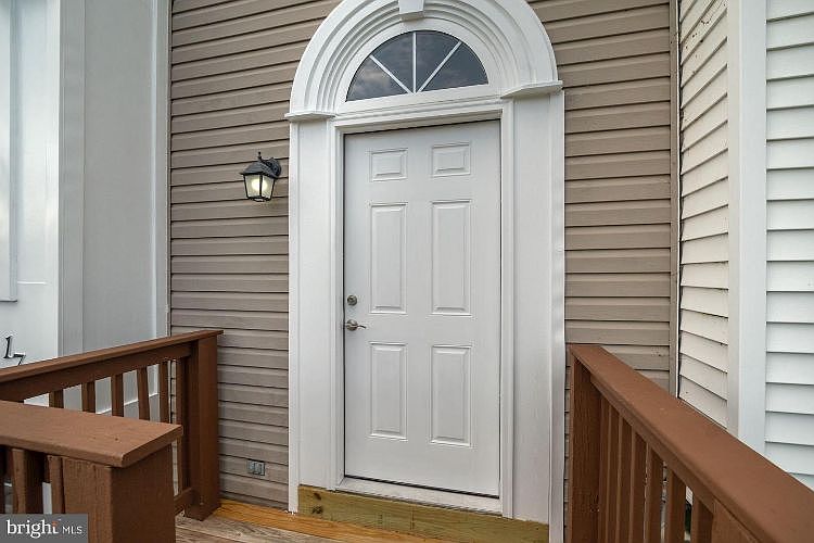 1st image of 170 Amberfield Ln