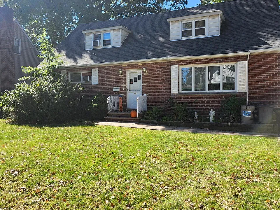 104 Acacia Ave