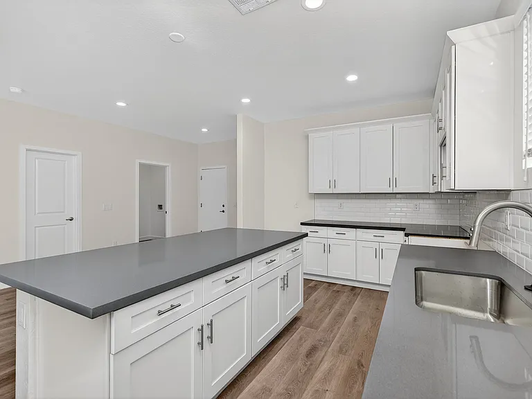 8217 S 9th Pl — Photo 8