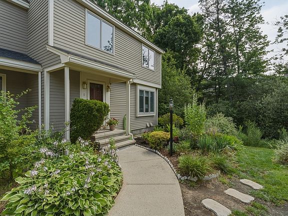 2nd image of 1 Tulip Cir #1