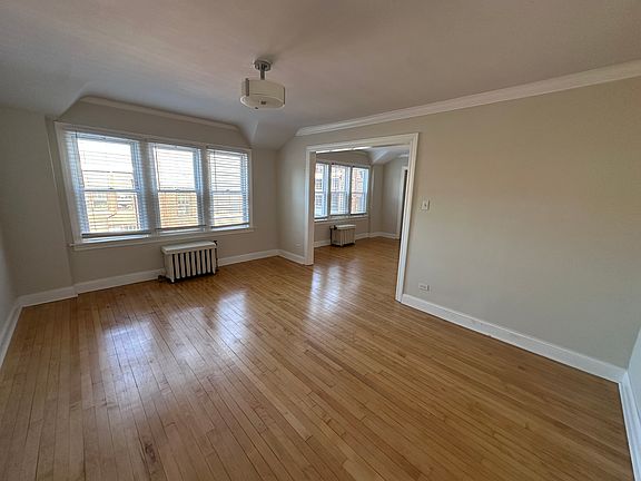 3rd image of 733 Elm St #32