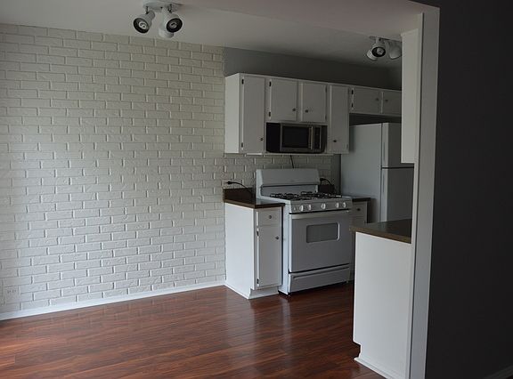 5th image of 114 Windward Dr #B