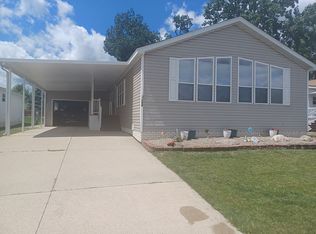 304 Rockford Cir, White Lake, MI 48386