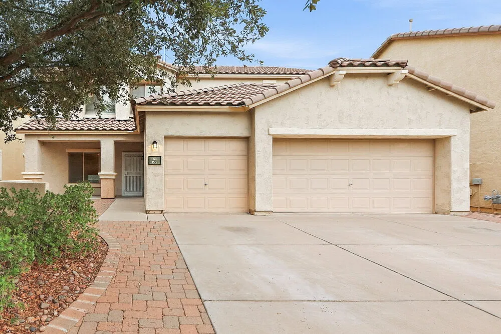 5 bed, 3.5 bath, 3187 sqft, $2,650 — Photo 1