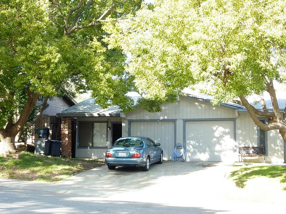 Willowcreek Dr
