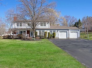 2 Baron Ct, Manalapan, NJ