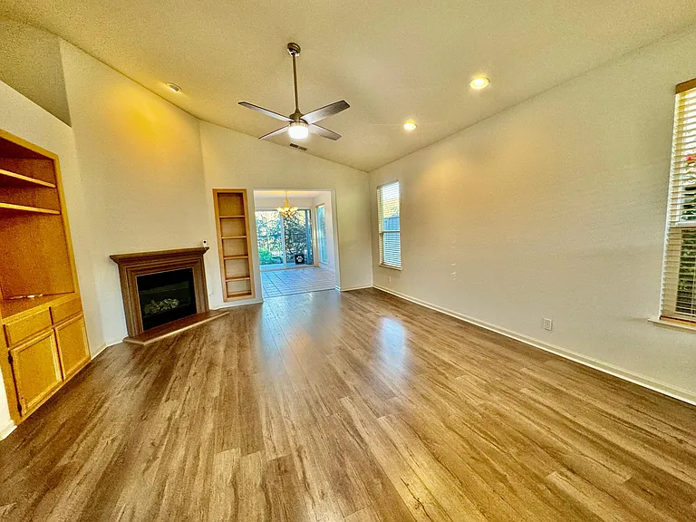 4025 Ironwood Dr — Photo 6