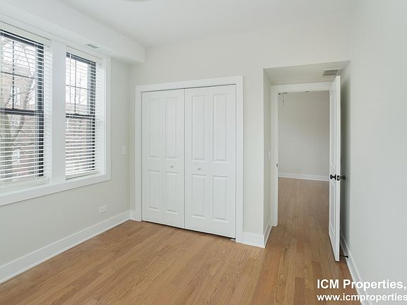 5th image of 2022 W Montrose Ave Unit 2