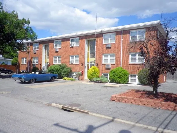 310 Evergreen St APT 1, Pawtucket, RI 02861