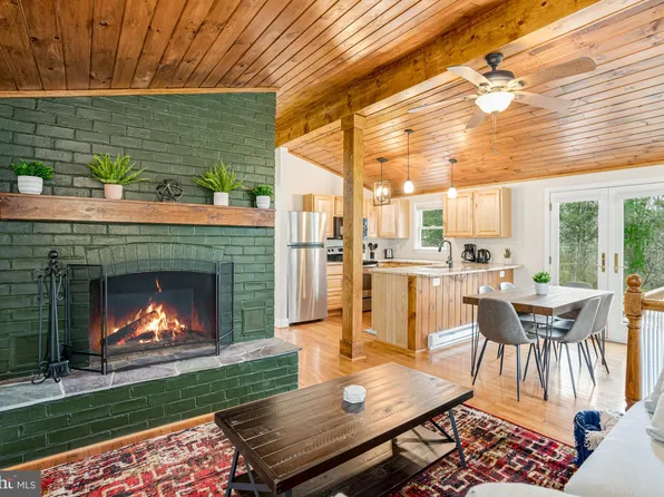 84 Hilltop Rd, Harpers Ferry, WV 25425