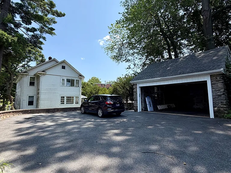 332 Robbins St — Photo 25