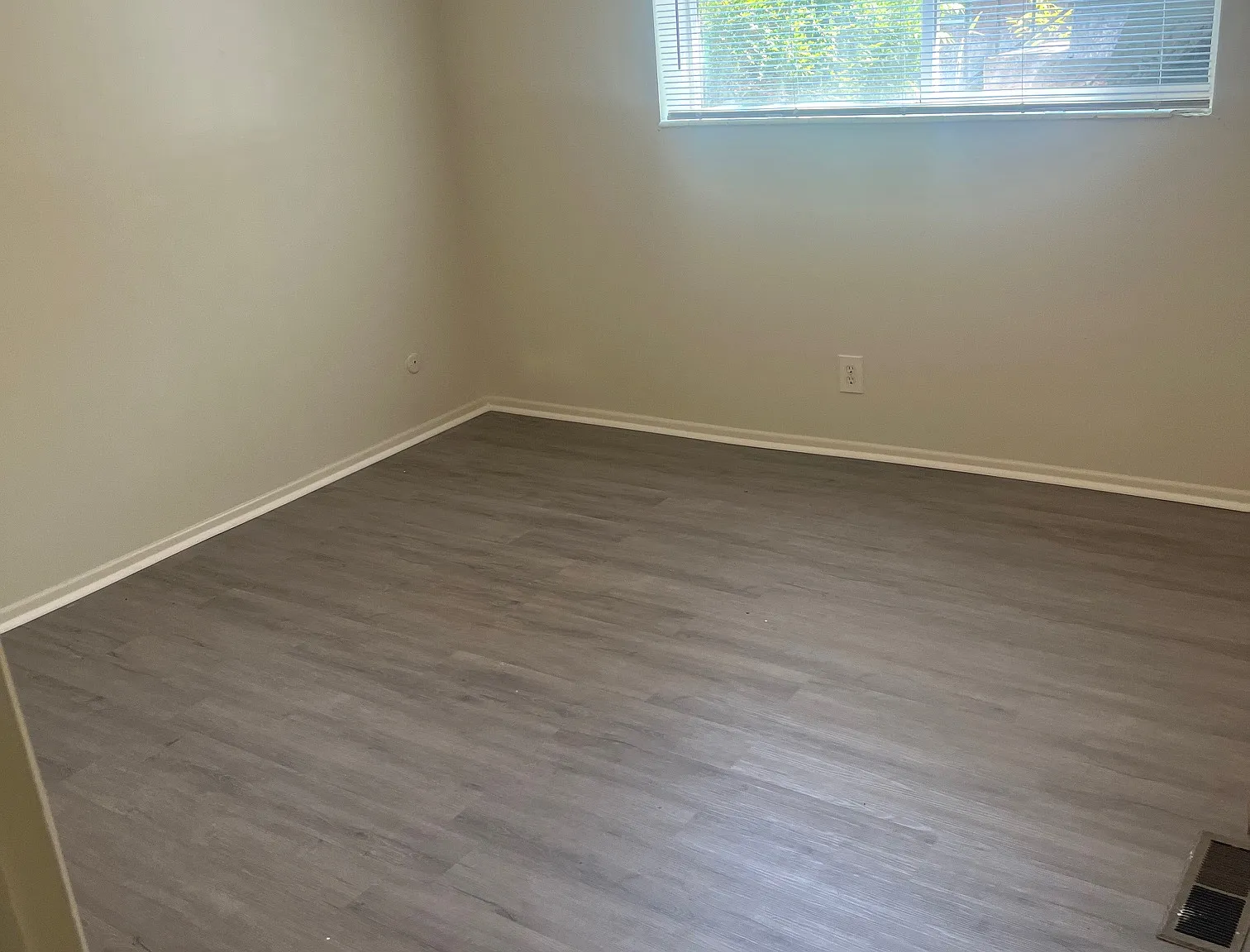 450 E Granite Ave — Photo 4
