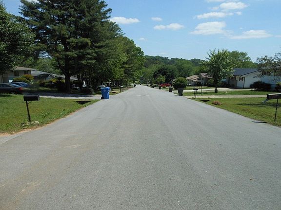 4th image of 6218 Stockton Dr