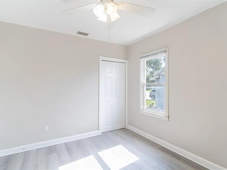106 Avenue D SW — Photo 10
