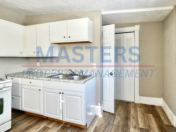 3rd image of 420 Barker St #D