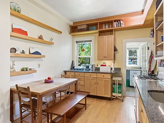 3rd image of 26 Hamlet St #1