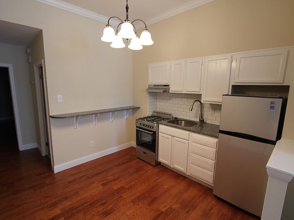 1st image of 933 S 10th St Floor 1