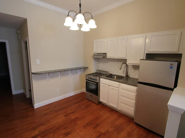 933 S 10th St Floor 1, Philadelphia, PA 19147