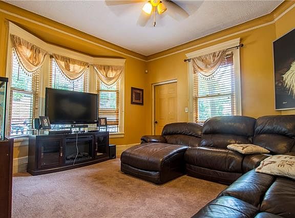 3rd image of 7 Lincoln Cir