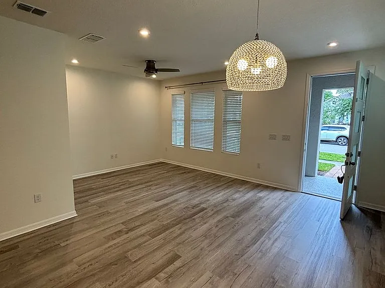 2292 Centerra Loop — Photo 10