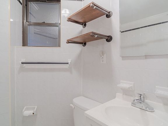 5th image of 410 W 51st St #22