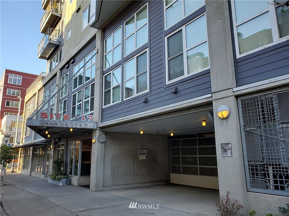 Site 17 in the heart of Belltown. Eateries, watering holes, local cultural attractions, Pike Place Market and the city's Waterfront Park (scheduled to fully open in 2024) are all at your doorstep.