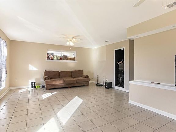 3rd image of 4004 E Loyola Dr