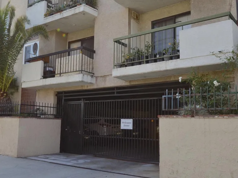 1600 W Carson St #104 — Photo 9