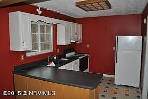 4th image of 1383 Lakewood Dr