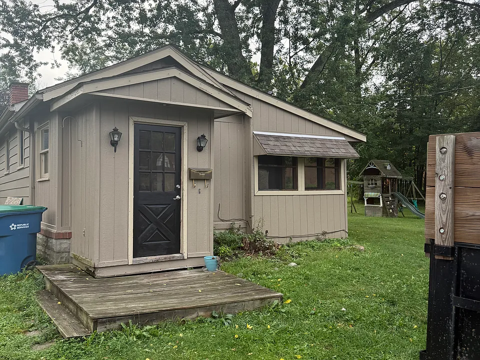 33-33 1/2 Princeton Ave #2