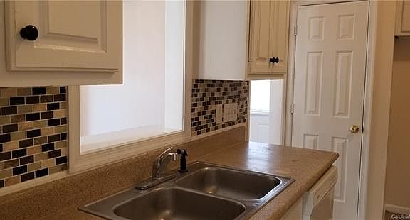 5th image of 2415 Glen Laurel Dr