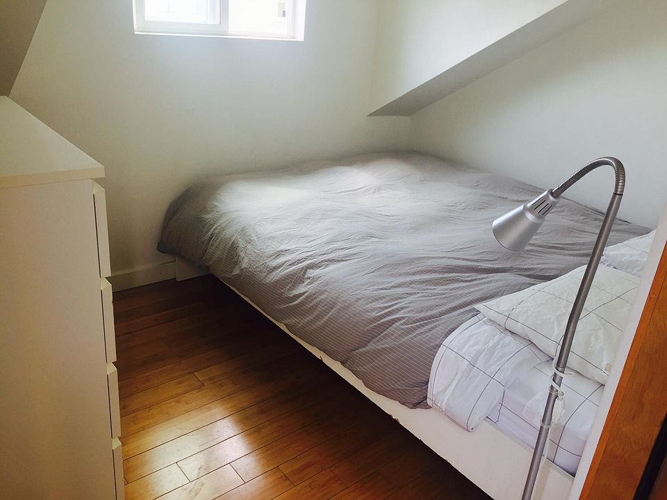 Small 3rd bedroom on rooftop