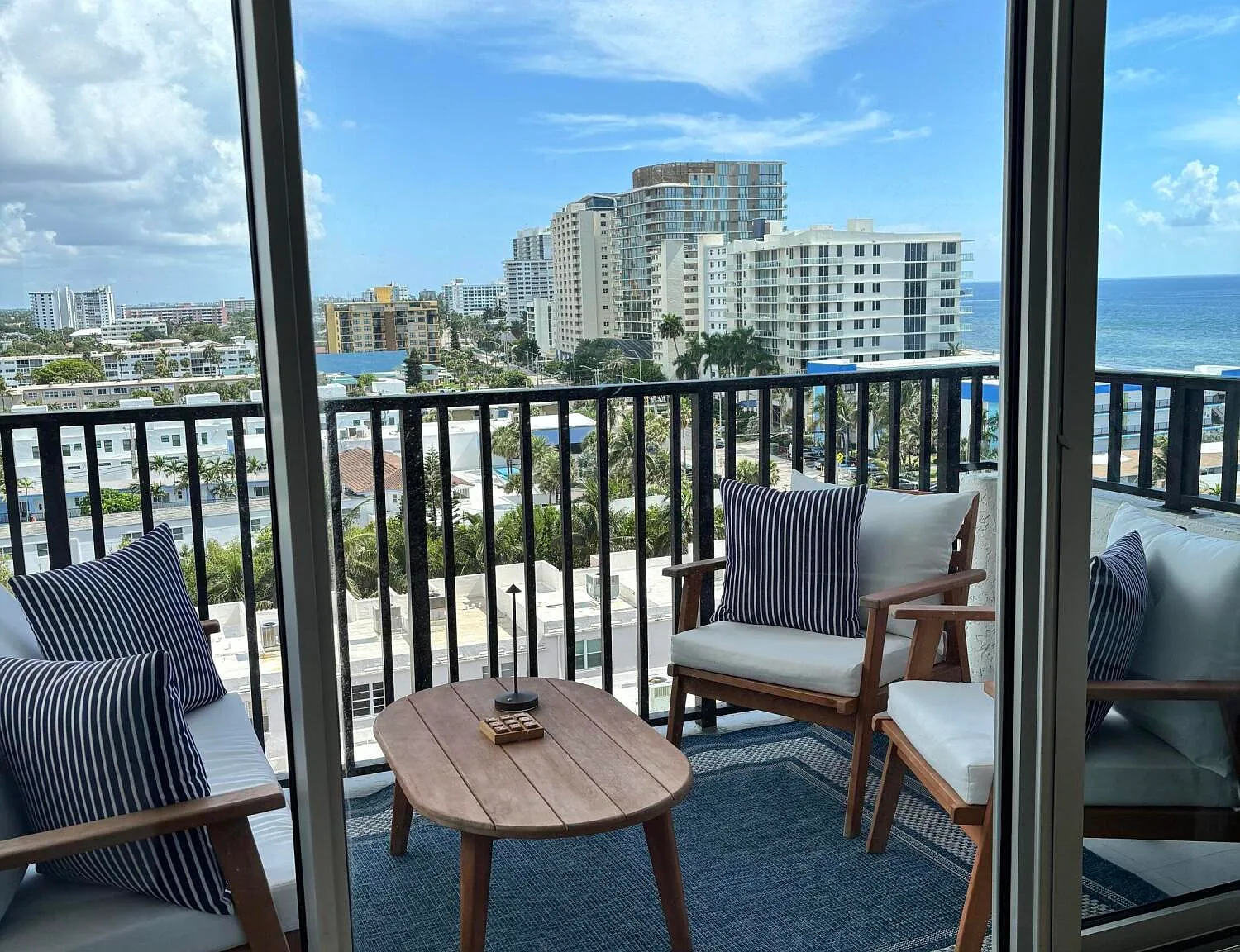 2 bed, 2.0 bath, 1050 sqft, $5,300 — Photo 1
