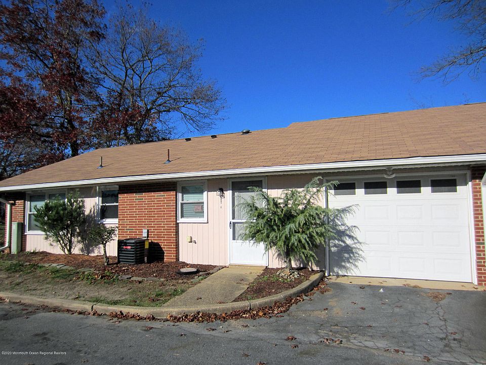 1st image of 491D Dartmoor Ct #1004