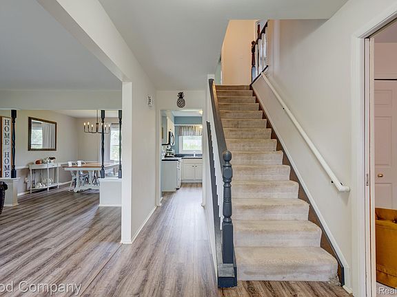 3rd image of 36058 Barkley St