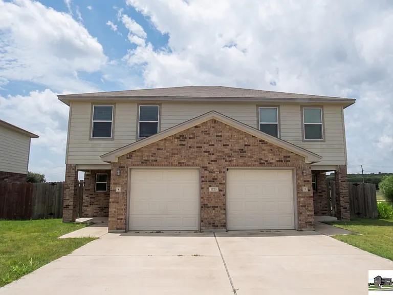 1714 Risen Star Ln #A — Photo 1