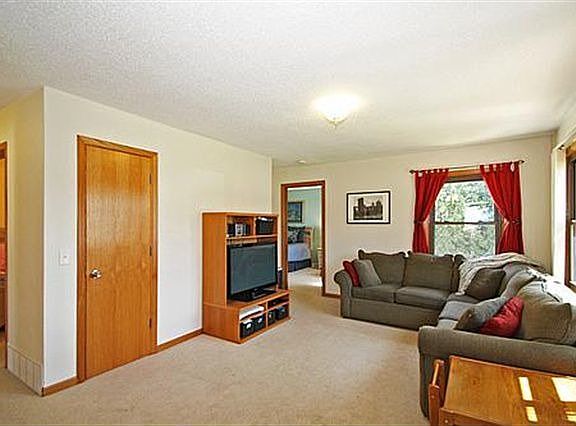 2nd image of 661 Janesville St