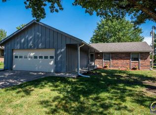 2370 SW Ashworth Pl, Topeka, KS 66614