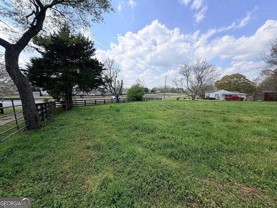 1st image of 662 Old Gainesville Hwy