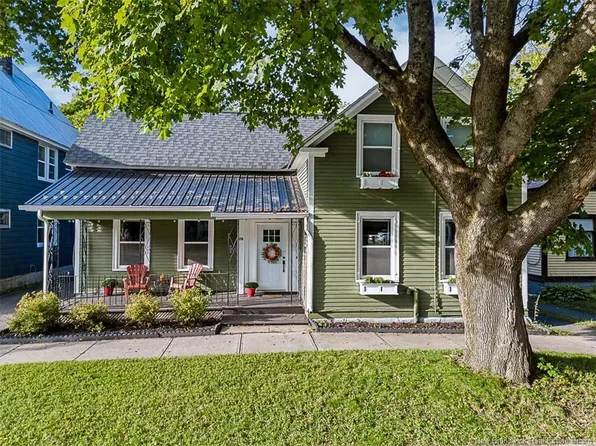 576 Charlotte St, Fredericton, NB E3B 1M2