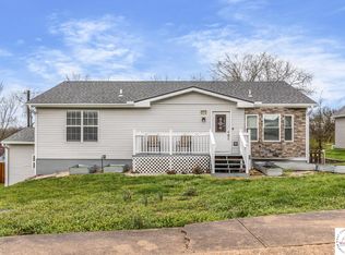 904 Summit Rd, Knob Noster, MO 65336