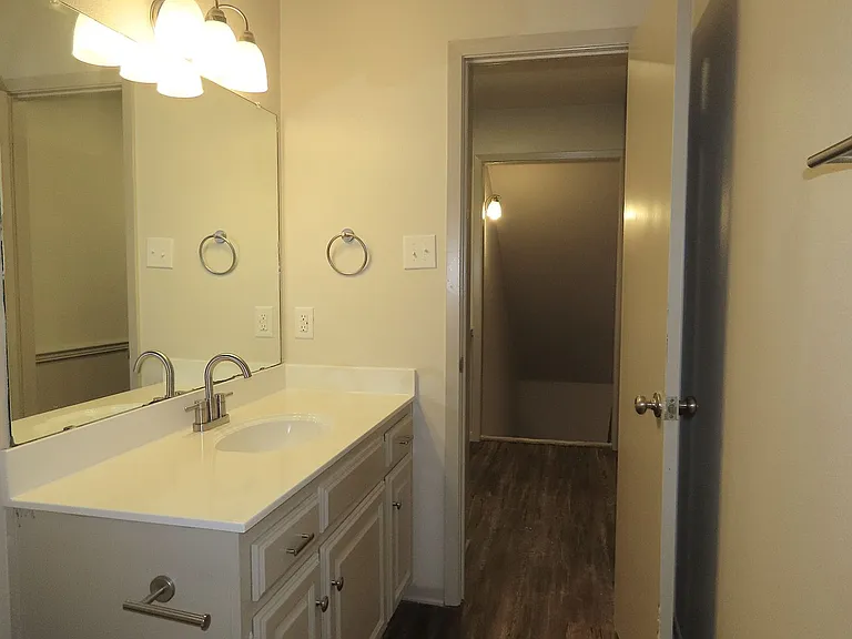 704 Kelli — Photo 18