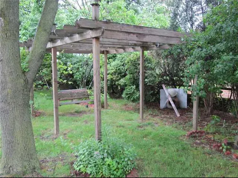 2123 Eileen Rd — Photo 4