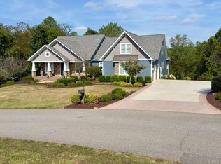 1420 W Crossing Dr, Forest, VA 24551