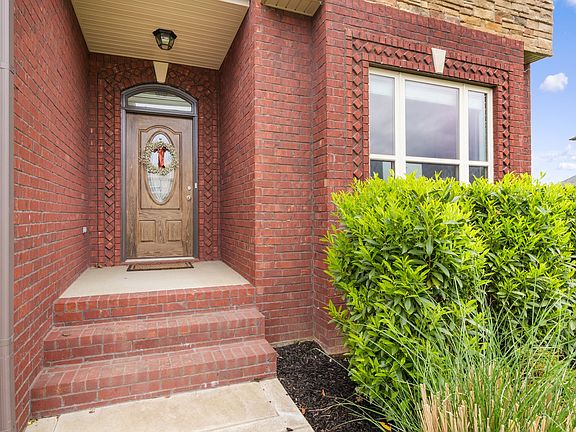 4th image of 548 Larkspur Dr