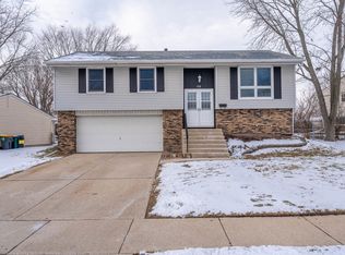 308 Evans Ct, Streamwood, IL